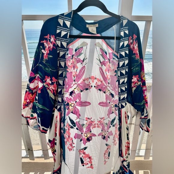 Flying Tomato Tops - Flying Tomato blues, rose, cream and pinks colors in this flowy kimono